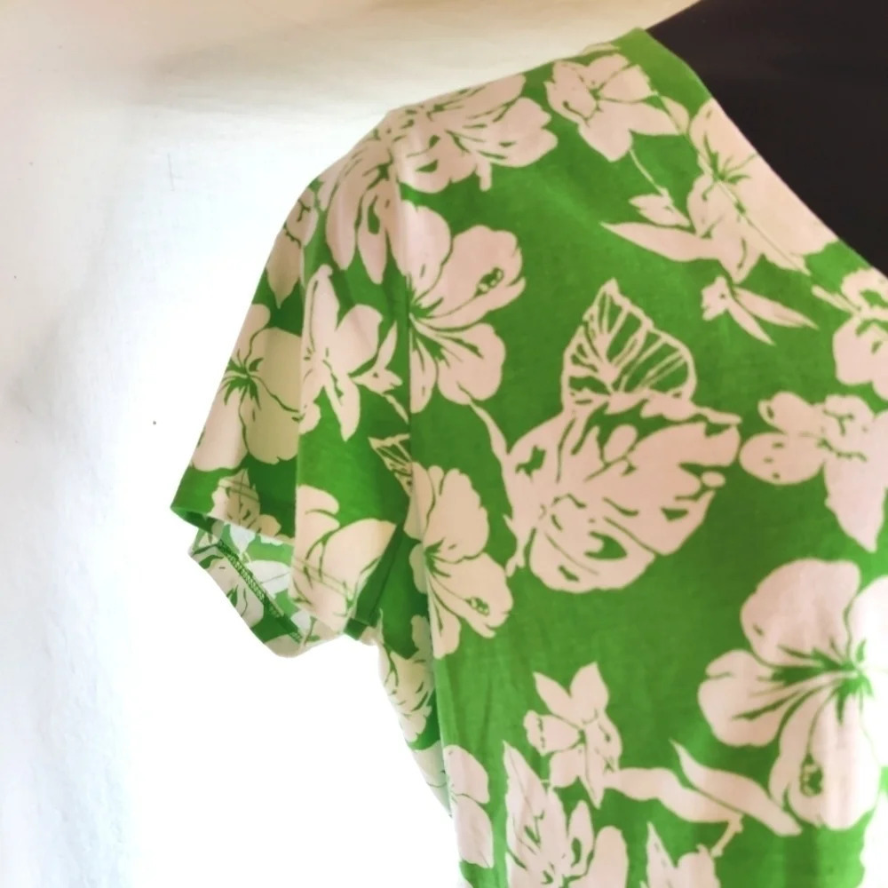 Chaps Island Fun V Neck Tee EUC ๐ด๐ฅฅโค๏ธ - Picture 4 of 8